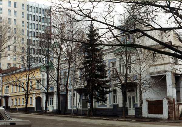Здания и сооружения: Фасады зданий Ставропольского музея изобразительных искусств
